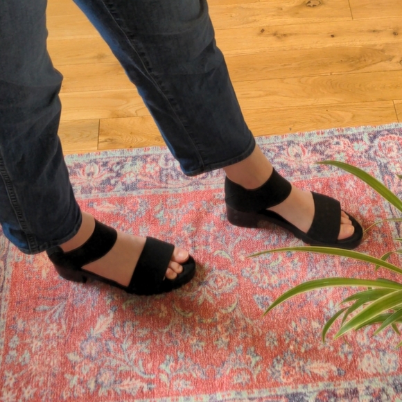 Handmade Elastic Rubber Sandals, US 8 - Picture 4 of 6